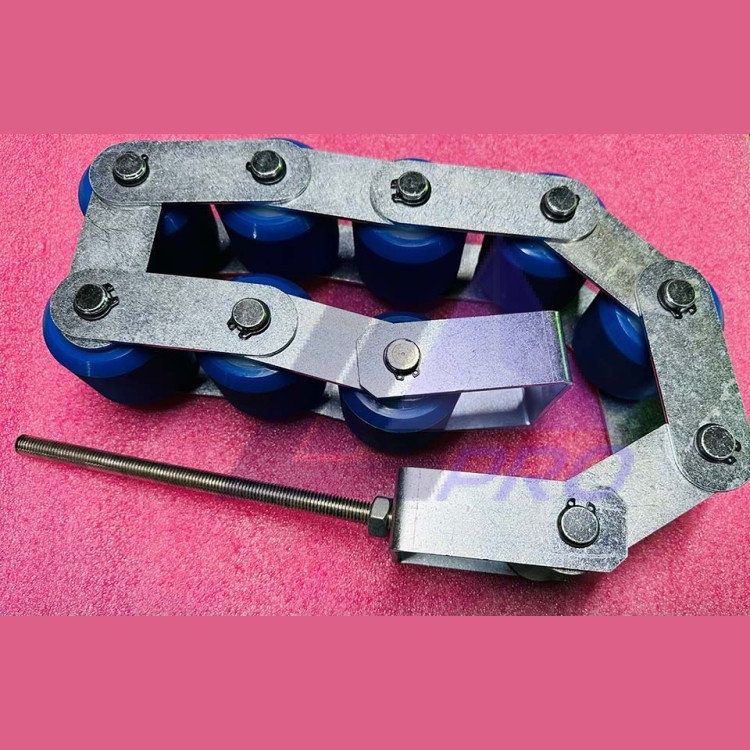 Цепь роликовая поручня эскалатора с кронштейном для датчика KM5130070G01 Kone