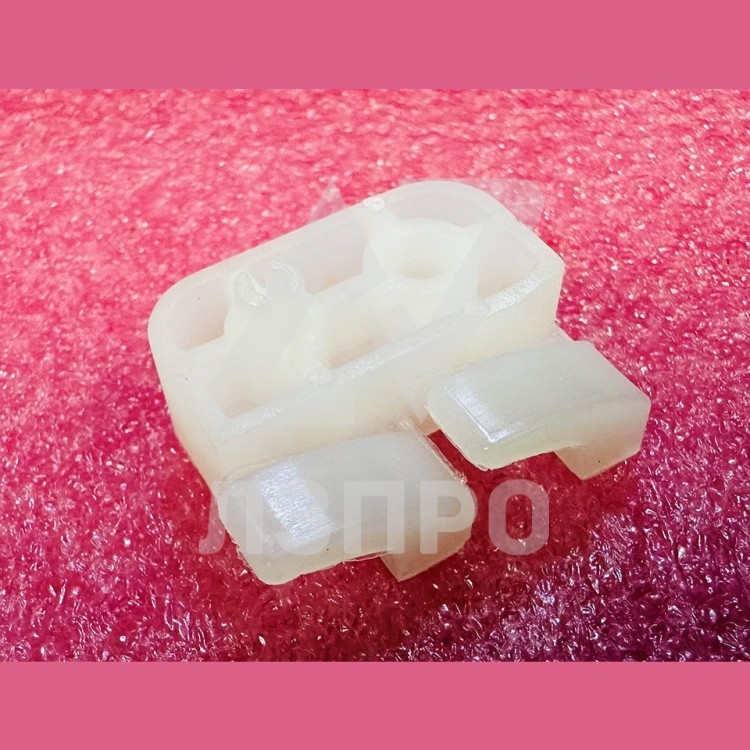 Фиксатор панели приказов левый KM787286H01 Kone