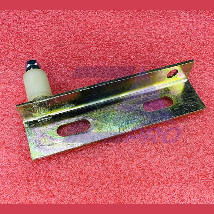 Кронштейн двери больничного лифта нижний правый 053Н.03.10.400А ЩЛЗ