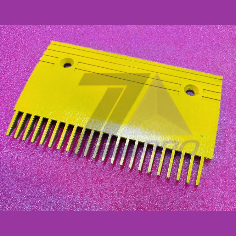 Гребенка эскалатора алюминиевая желтая левая A TravelMaster KM5130667H02 Kone