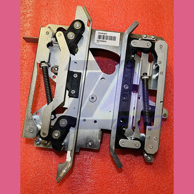 Отводка левая центрального открывания NH=300мм AMD010 KM602673G03 Kone