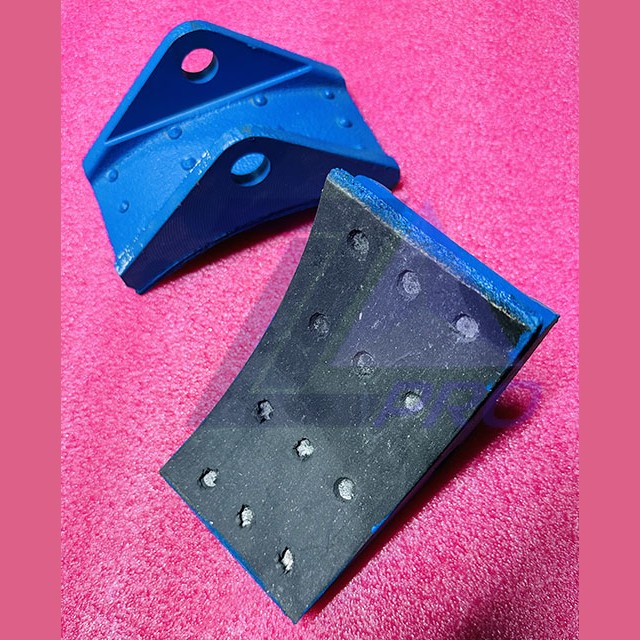 Колодка тормозная в сборе D=300мм 404Н.22.22.300 МЛЗ