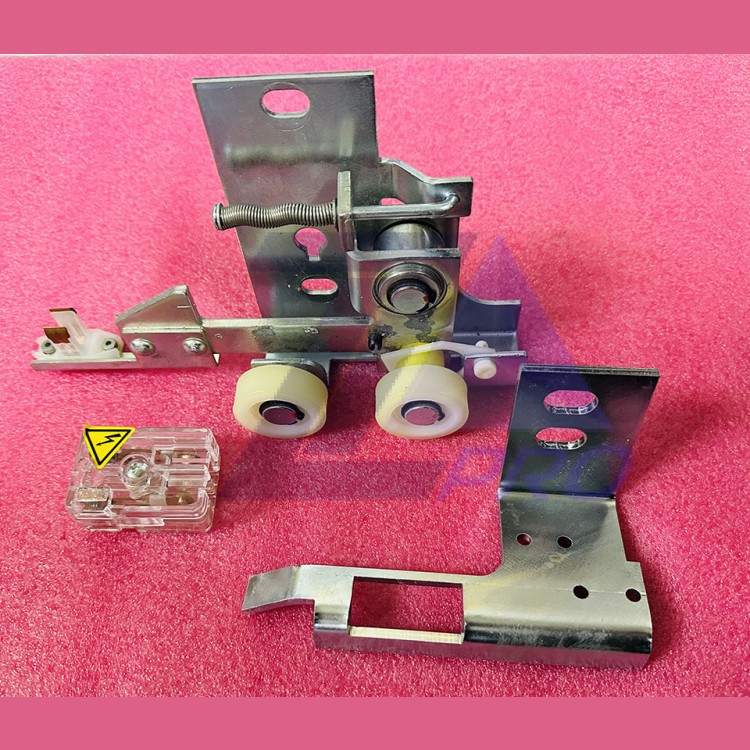 Замок дверей шахты левый S8 Thyssen