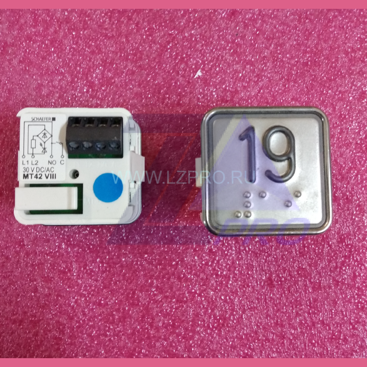 Модуль кнопочный "19" синяя подсветка MT42 VIII Schaefer