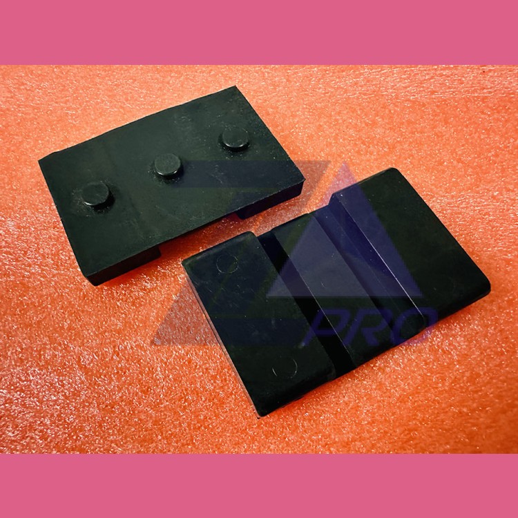 Вкладыш 5мм башмака кабины L=48мм W=24мм H=28мм ThyssenKrupp